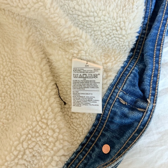 Old Navy Women's Blue Denim Sherpa Trucker Jacket - Picture 8 of 15